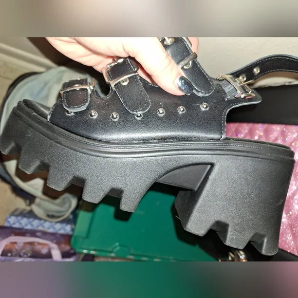 Black Sandals Chunky Sole Size 8 - Picture 3 of 3